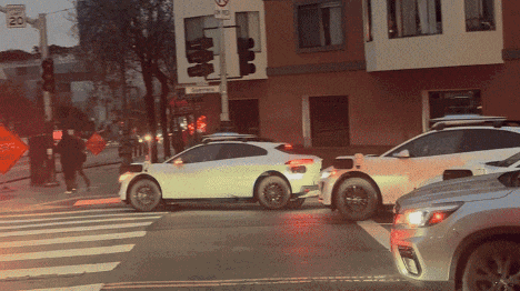 马斯克笑疯了！谷歌无人车街头“装死”，一