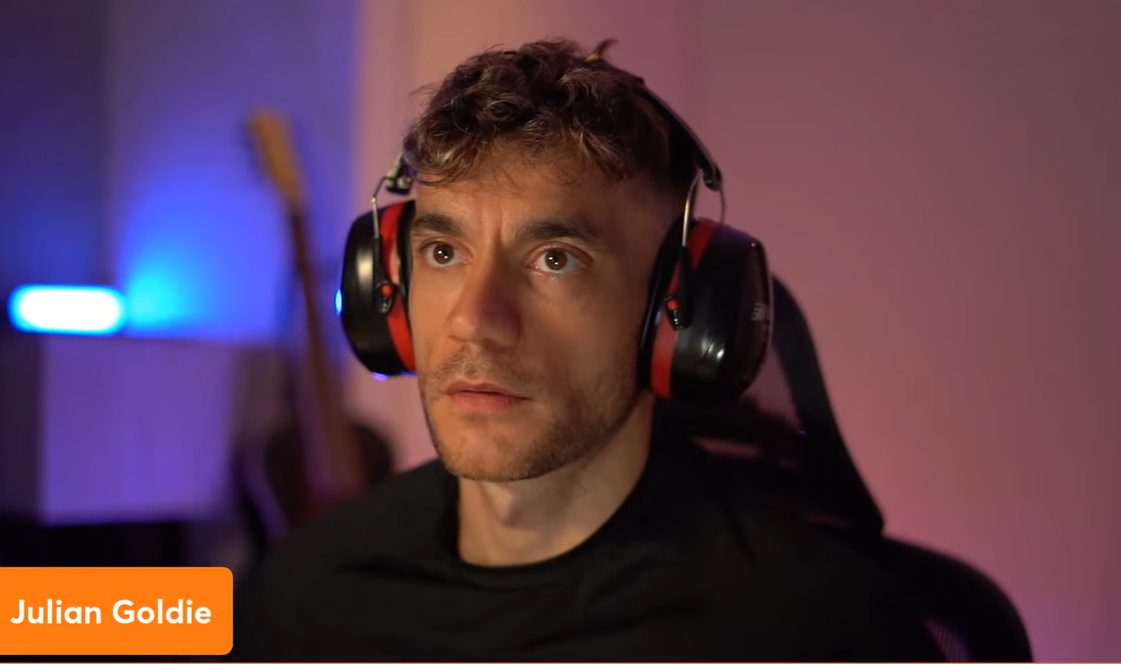 硬刚Gemini 3.0 Pro!DeepSeek V3.2实测性能确实猛,但这三个“硬伤”不得不防