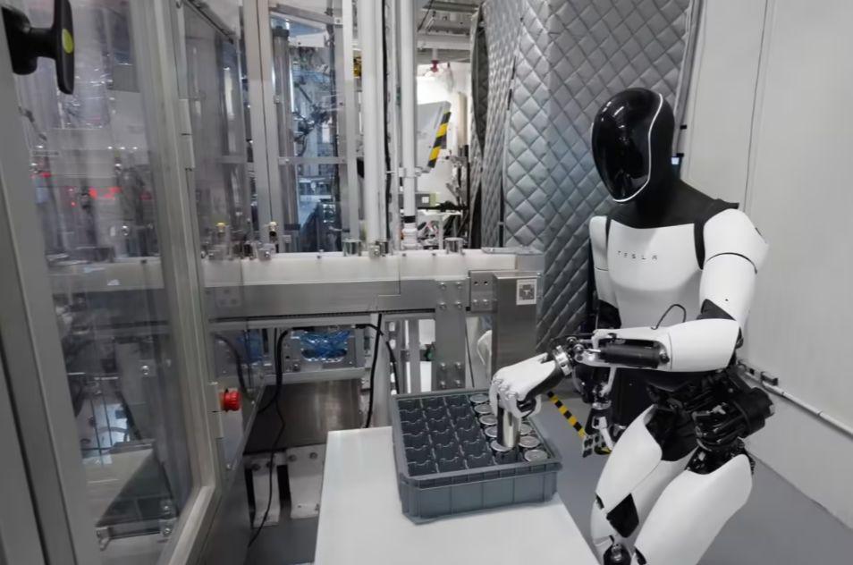 马斯克：特斯拉正全力推进 Optimus 人形机器人的规模化生产 - 兰州联臻能源网