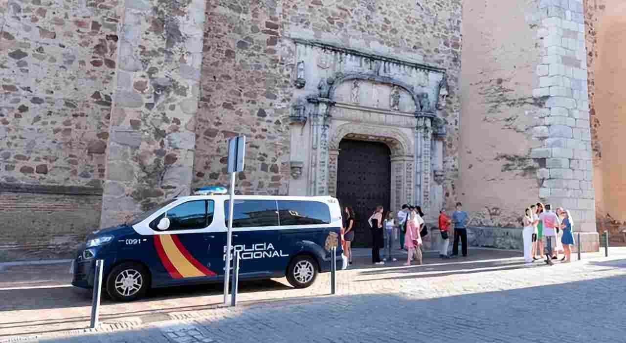 AI换脸、一键脱衣、诈骗，人工智能另一面到底有多黑暗？