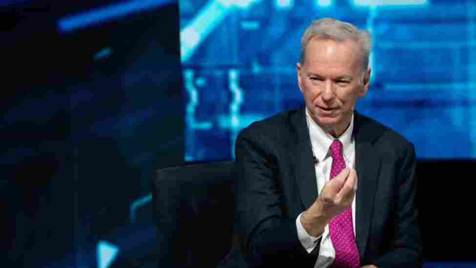 9922068dj00t973lj00cod000r300f9p 谷歌前 CEO 施密特:欧洲要么投资开源 AI,要么依赖中国模型